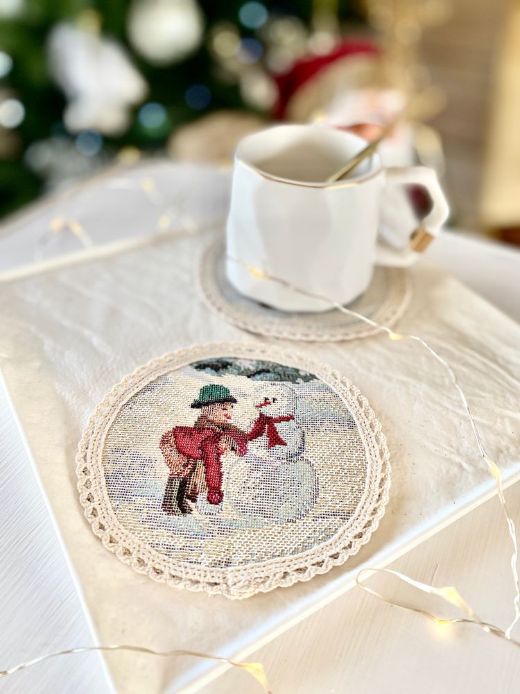 Серветка-підкладка кругла новорічна гобеленова "Зимова пригода" (срібний люрекс)