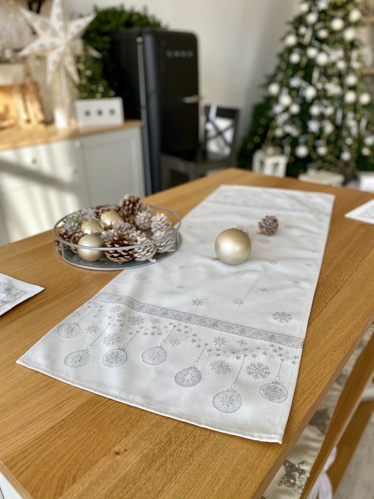 Доріжка на стіл жакардова "Ялинкові кульки" (срібний люрекс)